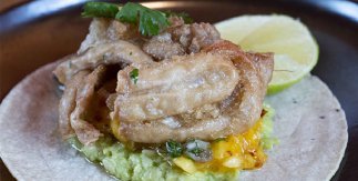 Gallinejas en taco Madrid-DF del restaurante Salino 