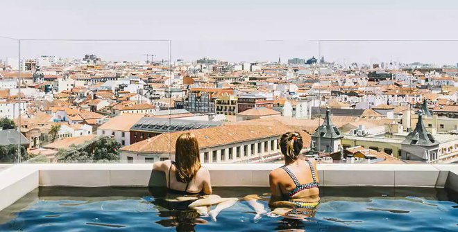 Piscinas en las azoteas. Dear Hotel