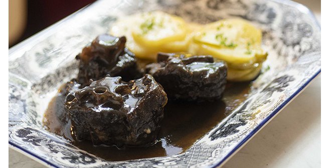 Rabo de toro estofado del restaurante Patio de Leones de Madrid
